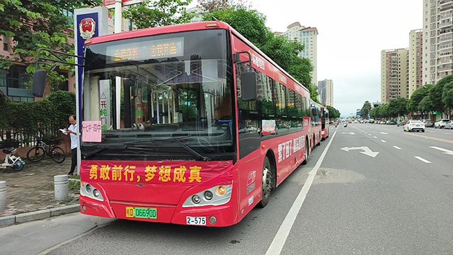 596 Sunlong Pure Electric Buses Escort Guangxi Students on the Road of Pursuing Dreams
